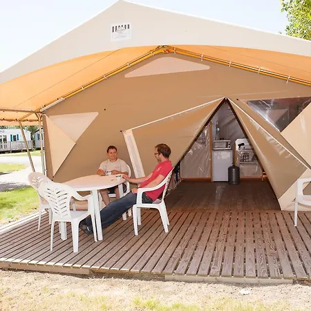 Кемпинг Odalys - Les Almadies Ла-Транш-сюр-Мер